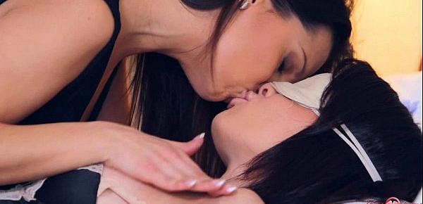  The Kissing Experience! Viv Thomas helps Leila&039;s dream come true